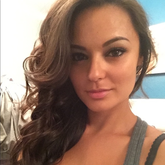 Meet your Posher, Daniela - Picture 3 of 6